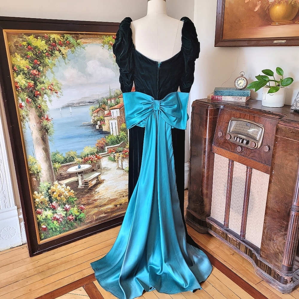 Vintage 1980s formal gown Green velvet bow Small